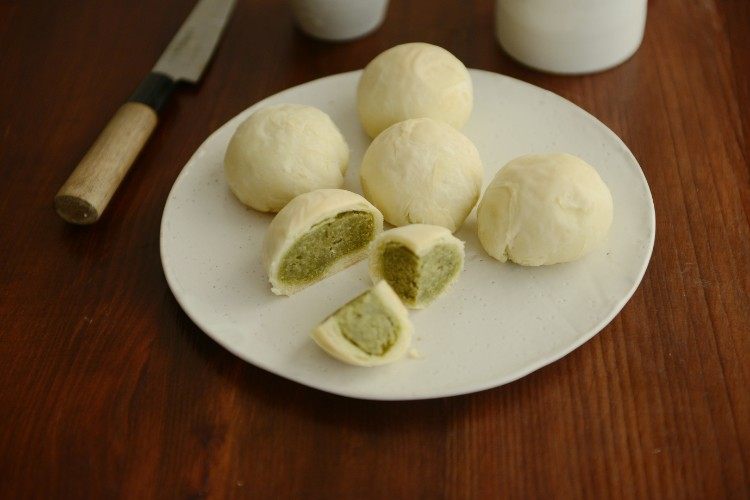 抹茶豆沙酥皮月饼