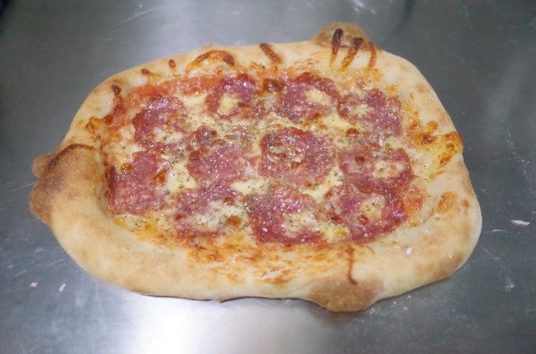 salami pizza