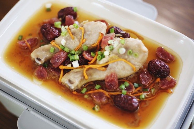 虫草花腊味合蒸鸡腿
