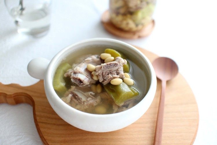 凉瓜黄豆排骨汤