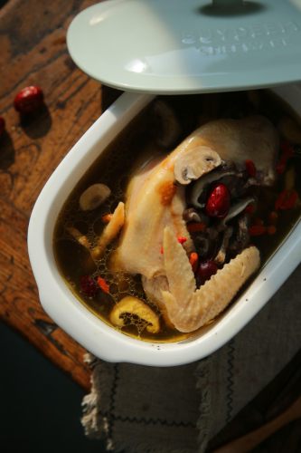 菌菇炖鸡汤