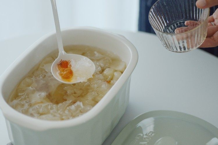 冰糖银耳炖桃胶