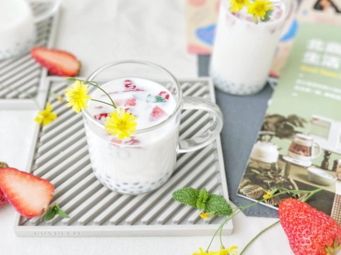 草莓牛奶西米露