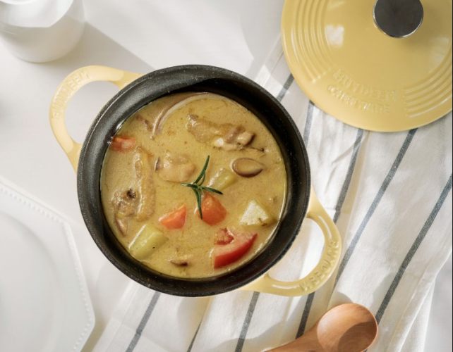 咖喱鸡肉炖杂蔬