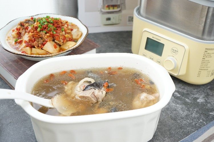 剁椒蒸芋头排骨&石斛玉竹筒骨滋阴润燥汤