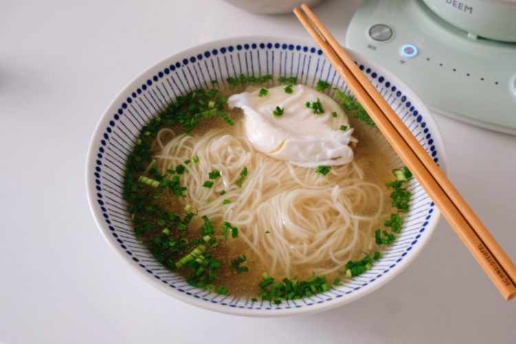 酸汤挂面卧荷包蛋