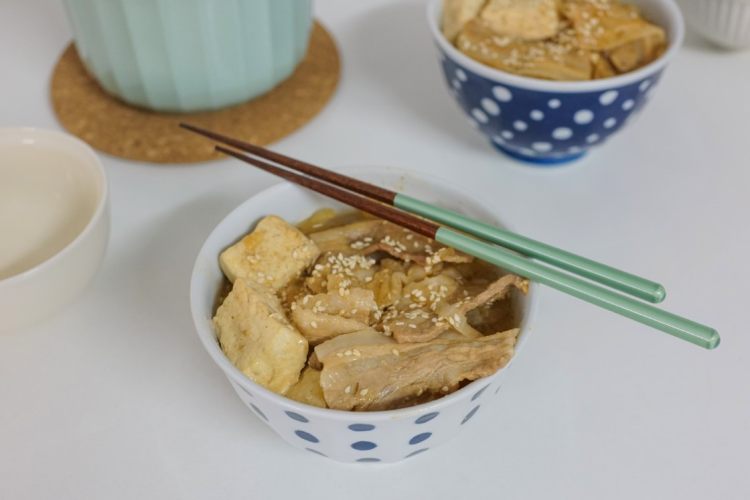 日式高汤制猪肉味增汤