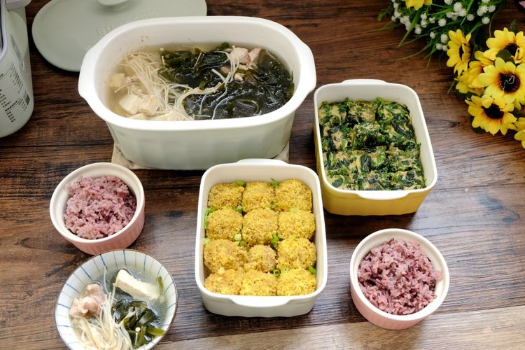 海带豆腐金针菇瘦肉汤+小米蒸肉丸+菠菜蛋羹