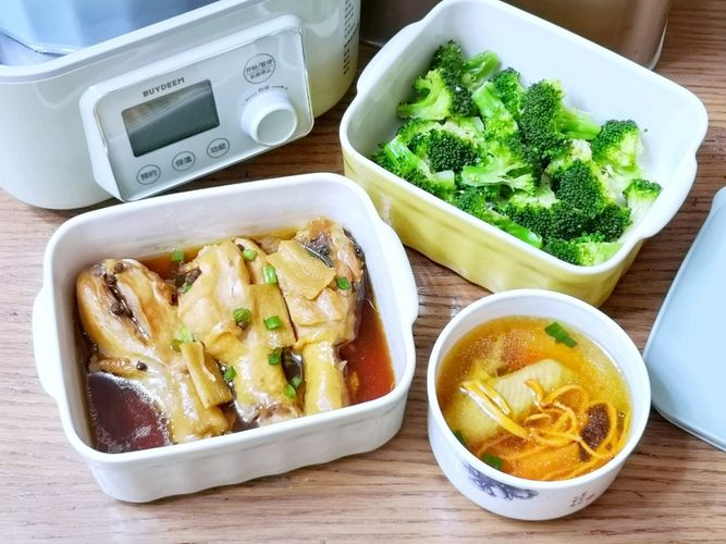 虫草花鸽子汤+酱油鸡腿+蒸西兰花