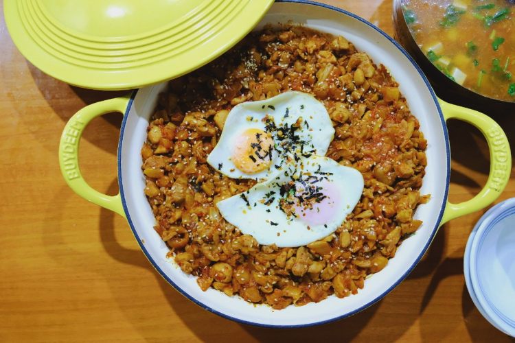 韩式泡菜鸡腿肉焖饭