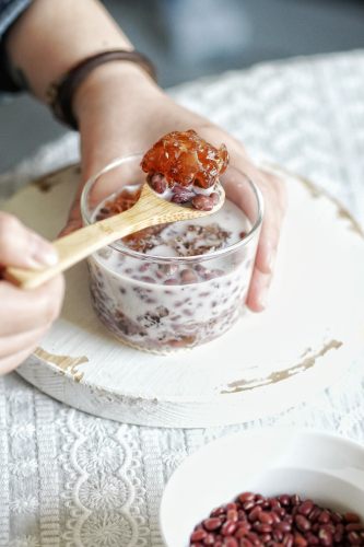 红豆桃胶牛奶