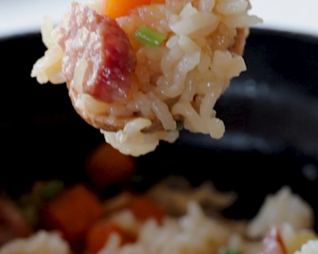 土豆腊肠焖饭【电磁炉食谱11月】