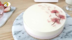 樱花草莓慕斯蛋糕