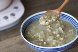 绿豆银耳薏米汤