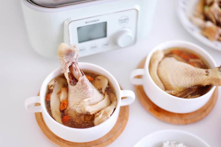 松茸炖鸡腿