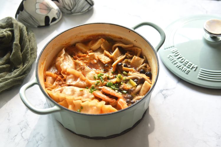泡菜饺子锅