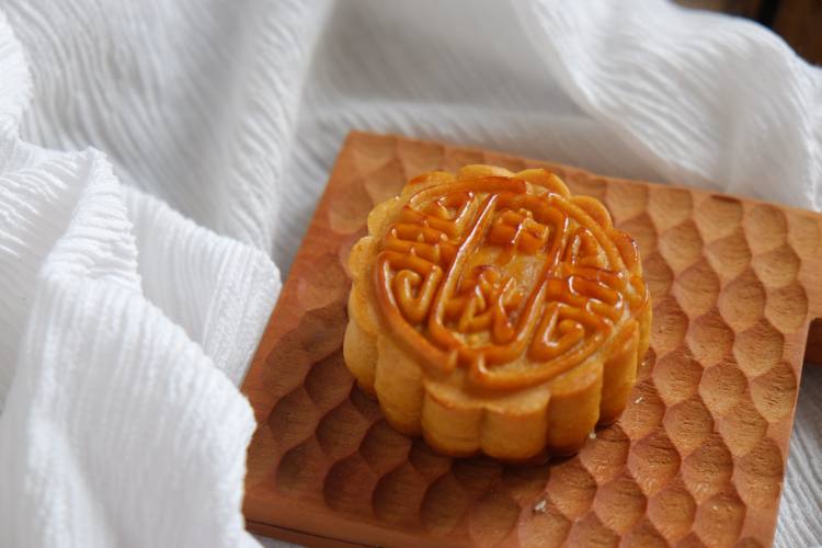 广式莲蓉蛋黄月饼