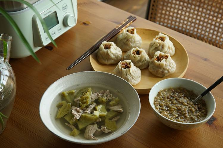 肉丁糯米烧麦+苦瓜牛展汤+蜂蜜绿豆沙