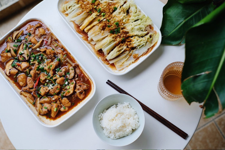 香菇蒸鸡腿肉+蒜蓉粉丝娃娃菜