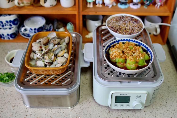 酒蒸花蛤+蒜蓉蒸丝瓜+杂粮饭